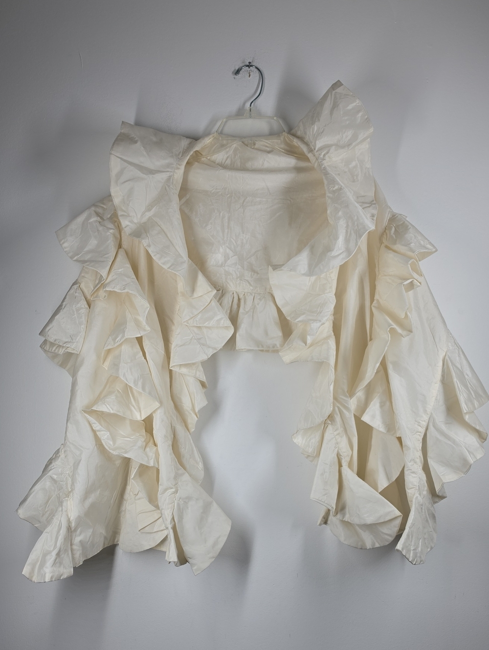 Wayne M Kleski Ivory Taffeta Ruffle Wrap Shawl Cape Vintage Statement - Picture 2 of 6